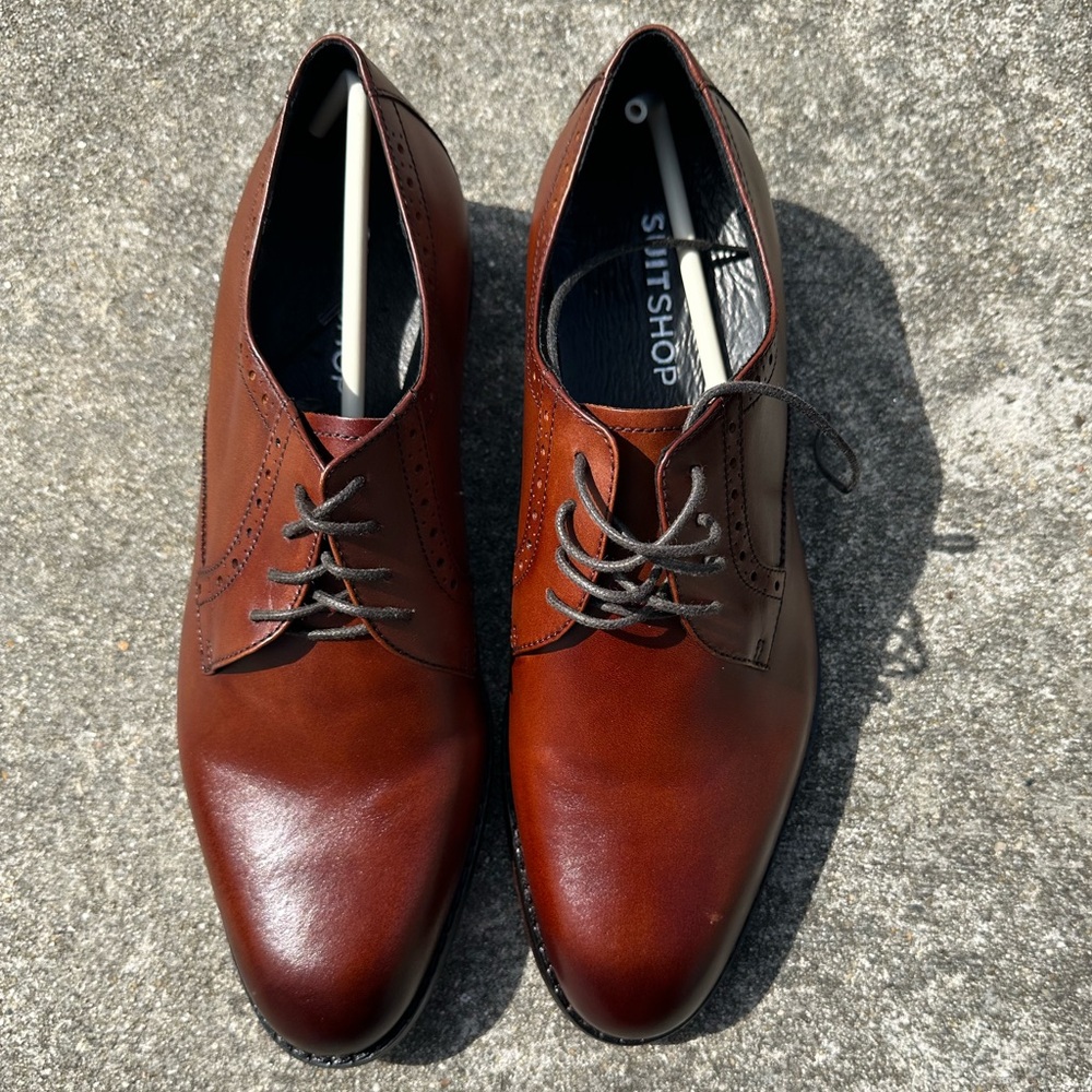 Brand new men’s dress shoes in brown. Size 10. NEVER WORN!